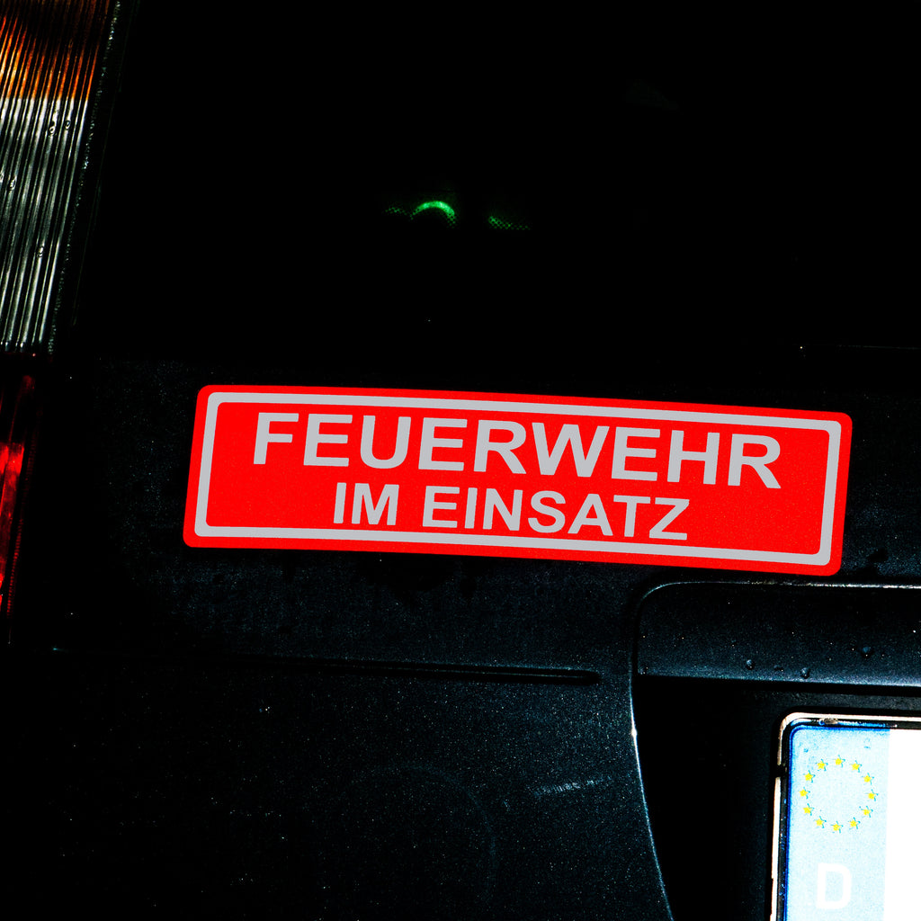 Magnetschild „FEUERWEHR im Einsatz“  reflektierend 30 x 8 cm