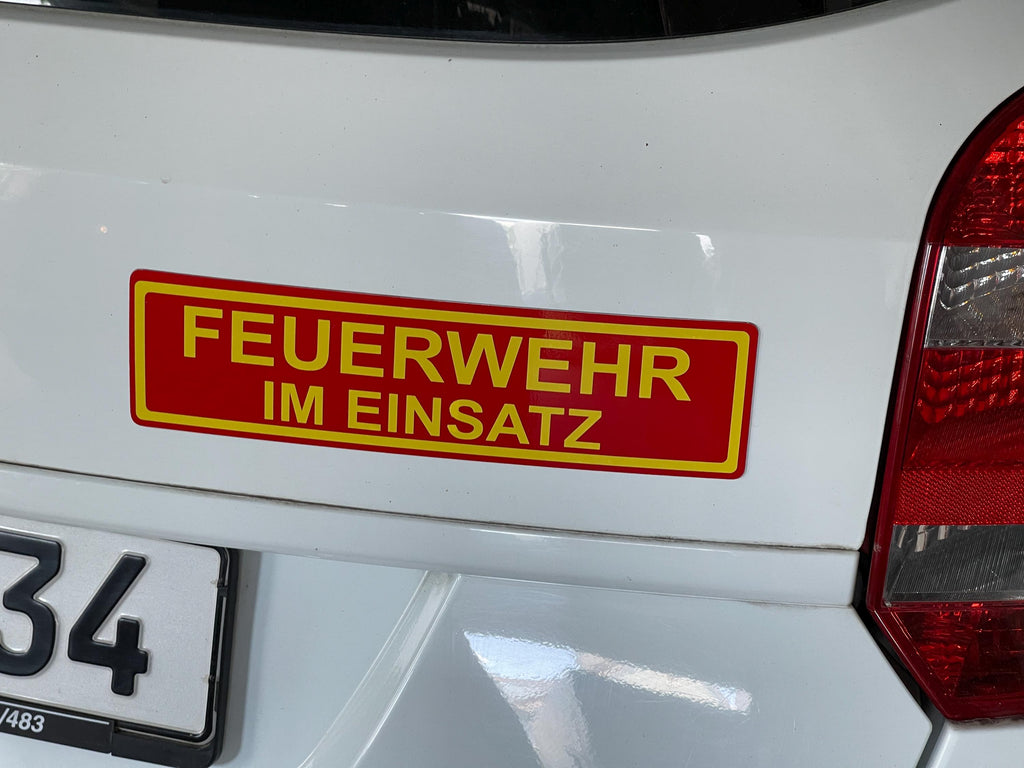 Magnetschild „FEUERWEHR im Einsatz“  reflektierend 30 x 8 cm
