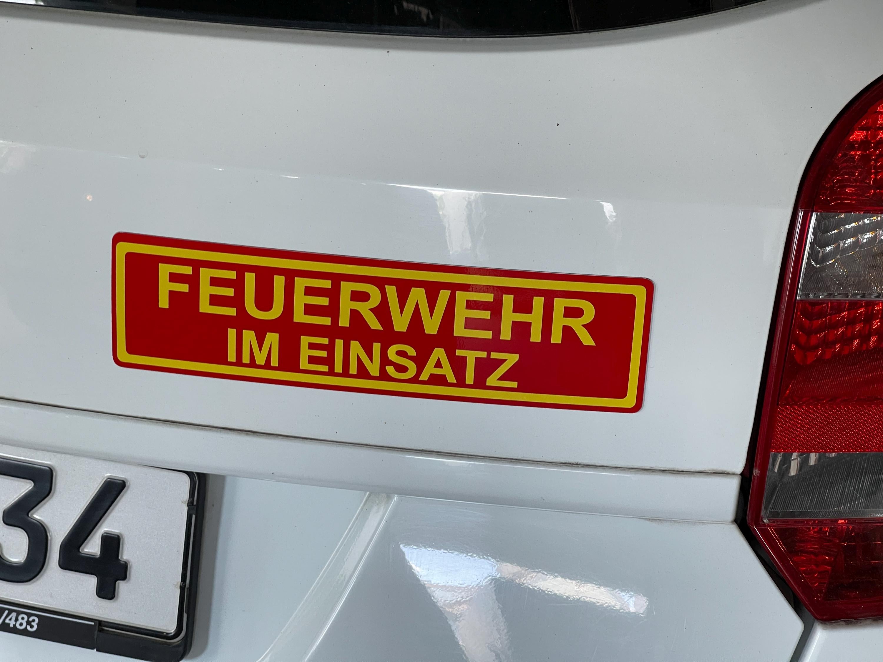 Magnetschild „FEUERWEHR im Einsatz“  reflektierend 30 x 8 cm