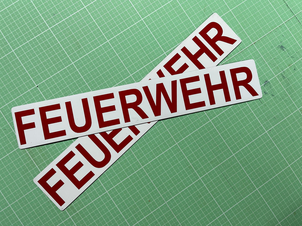 2 Magnetschilder FEUERWEHR weiß-rot reflektierend 30 x 5 cm