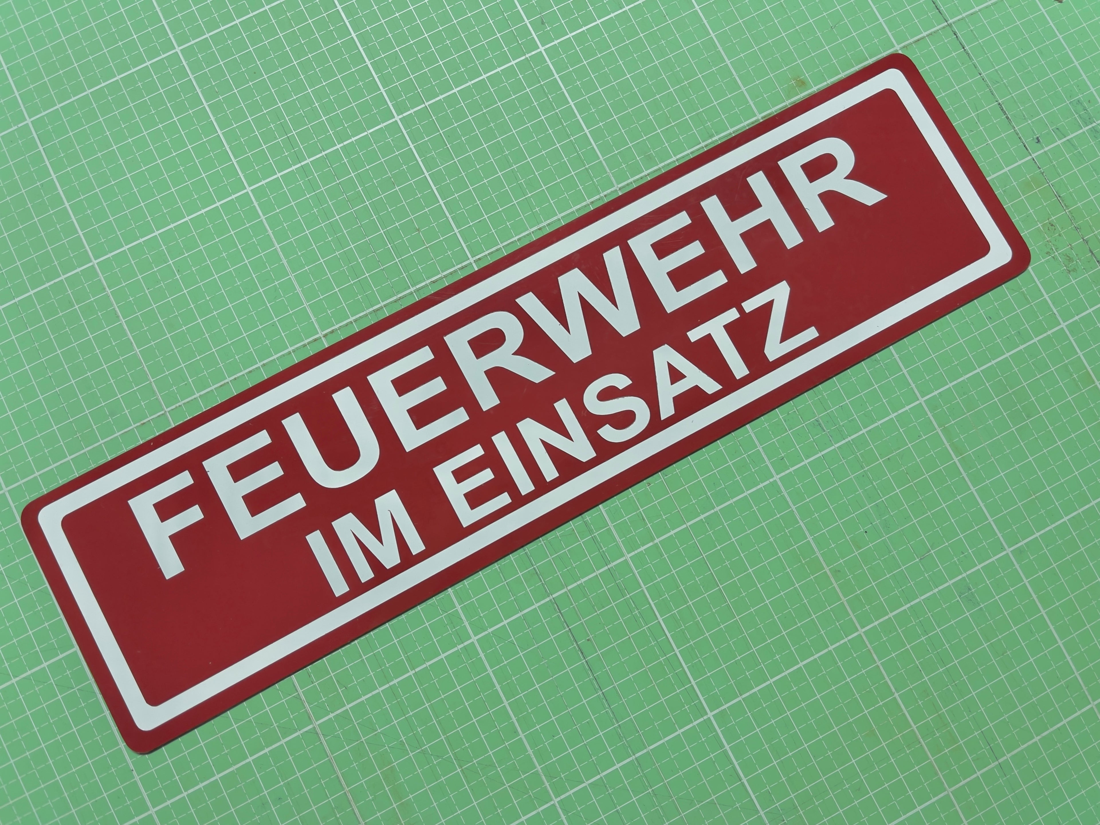 Magnetschild „FEUERWEHR im Einsatz“  reflektierend 30 x 8 cm
