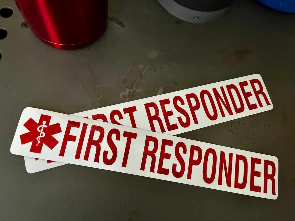 2 Magnetschilder FIRST RESPONDER reflektierend 30 x 5 cm