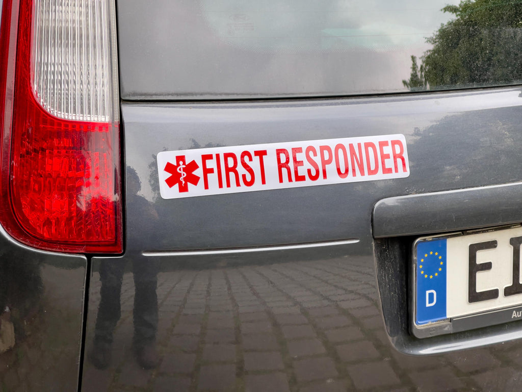 2 Magnetschilder FIRST RESPONDER reflektierend 30 x 5 cm