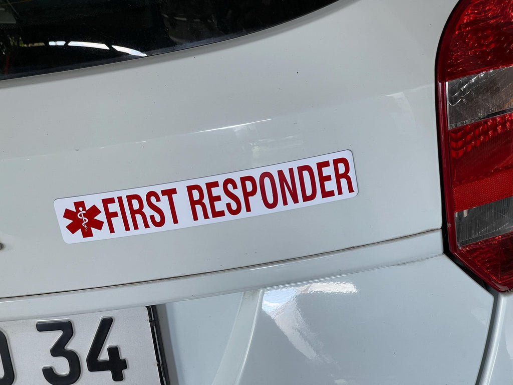2 Magnetschilder FIRST RESPONDER reflektierend 30 x 5 cm