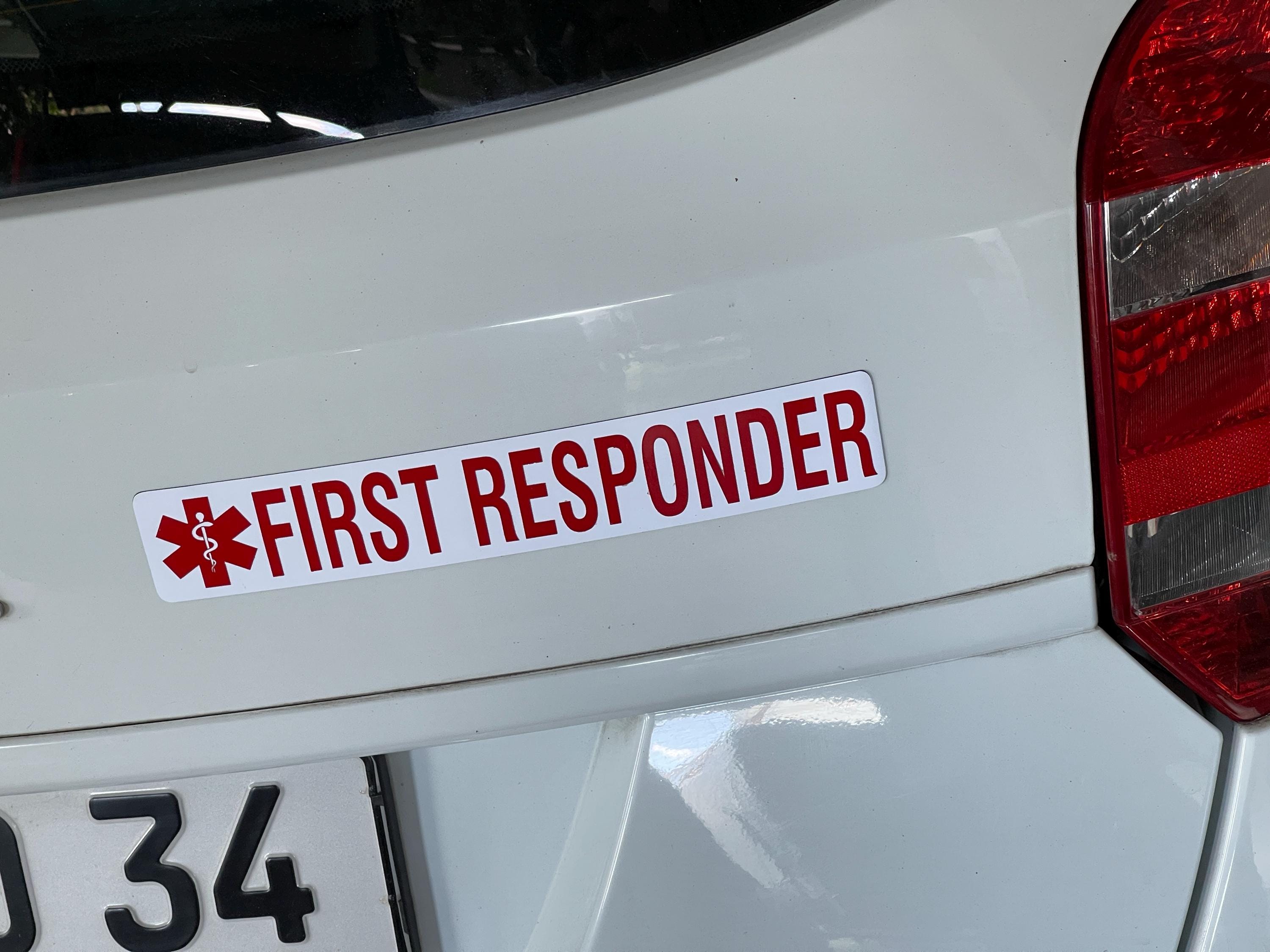 2 Magnetschilder FIRST RESPONDER reflektierend 30 x 5 cm