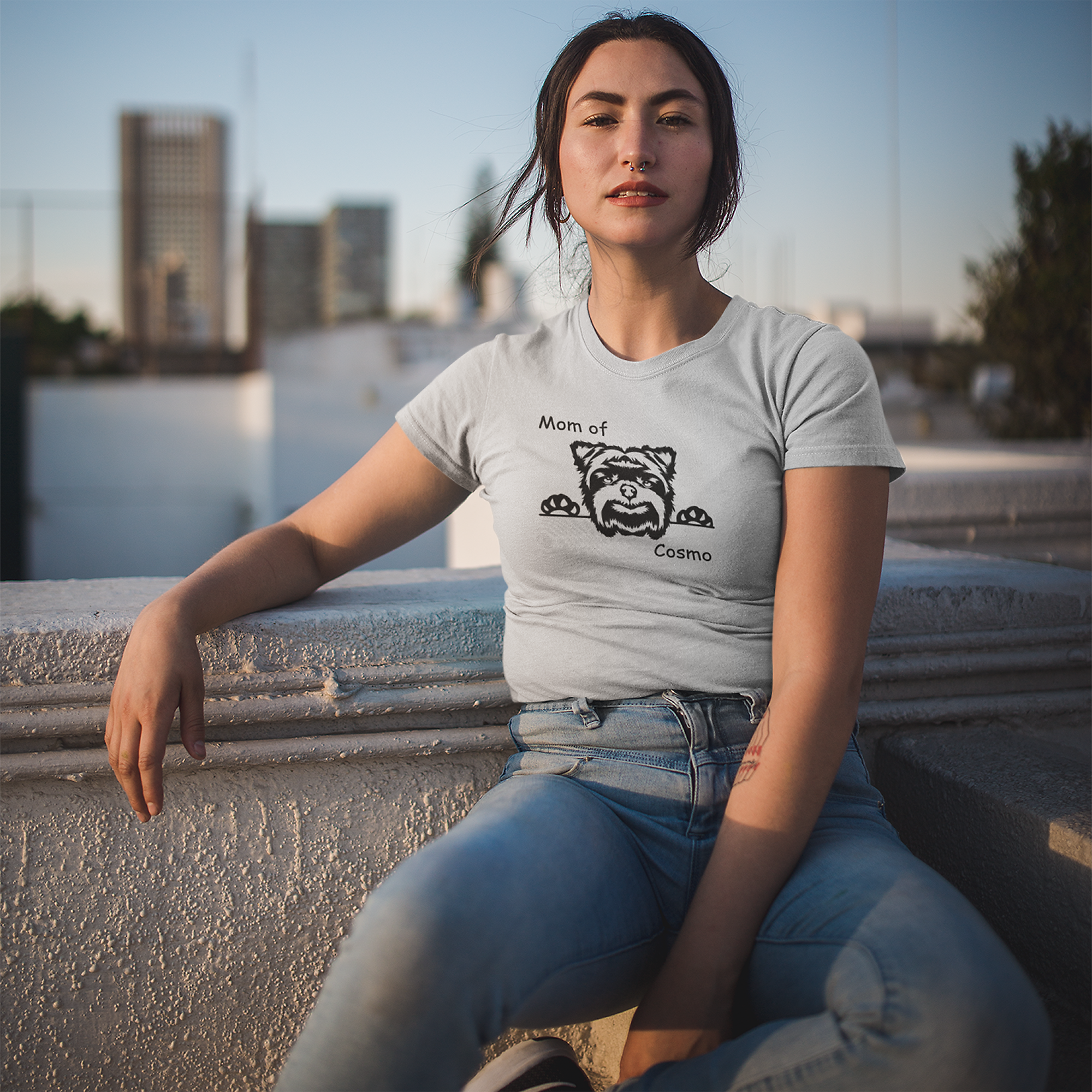 T-Shirt MOM of / DAD of "Name" Ihrer Fellnase  und Hunderasse - personalisiert